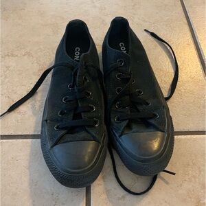 Black low top converse Size 6 Women | Size 8 Men